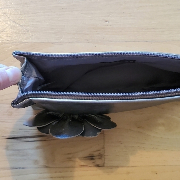 SEPHORA Metallic Gray Flower Appliqué Makeup Cosmetic Bag Pouch Wristlet - Picture 10 of 11